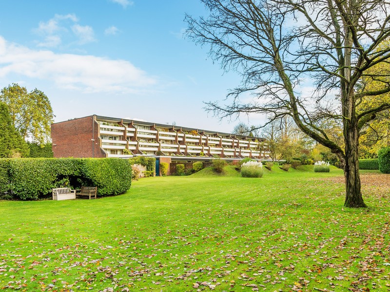 2 Bed Apartment To Rent in Reigate